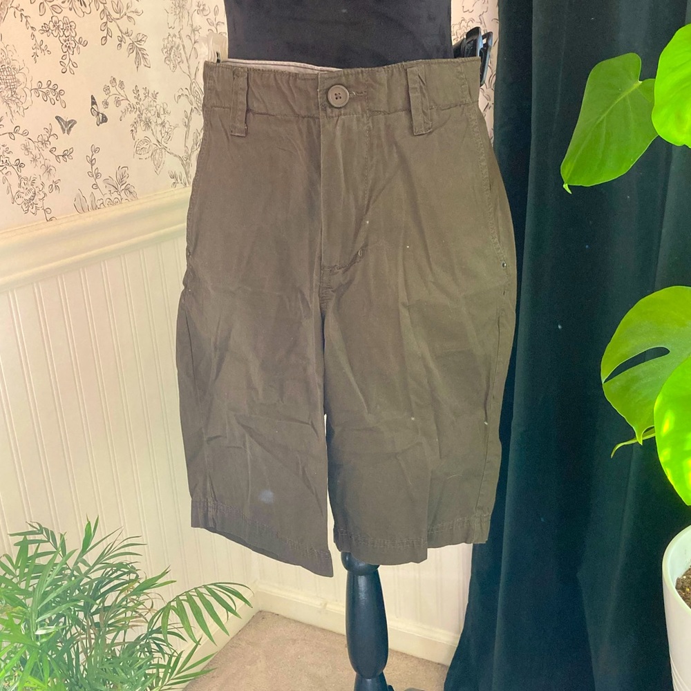 Men’s Tan Shorts.